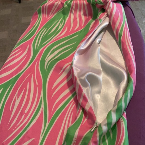 This Lilly needs no introduction. Pretty in pink - Picture 6 of 9